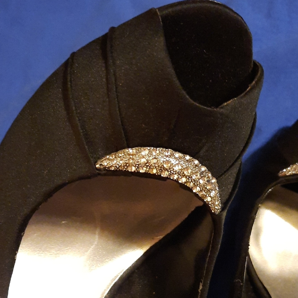 Dressbarn Black Peep-Toe Heels with Medium Heel - Picture 3 of 8